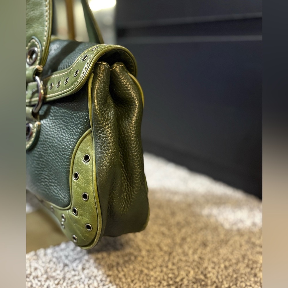 Michael Kors vintage two-tone green pebbled leather hobo with grommets. - Picture 9 of 14